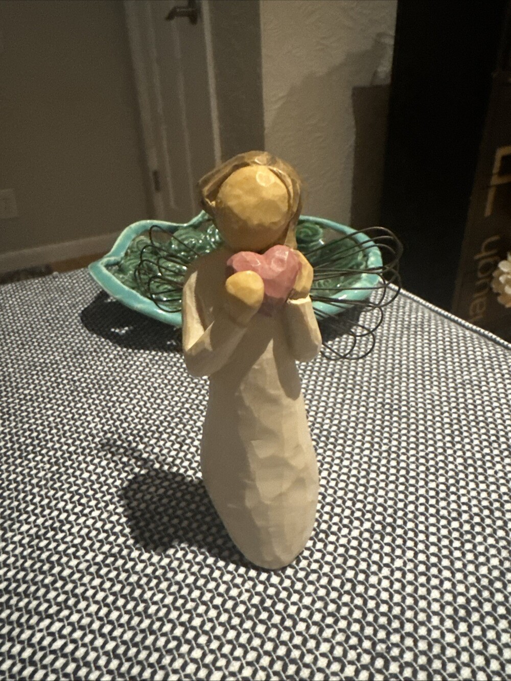 Willow Tree ANGEL OF THE HEART Figurine Demdaco by Susan Lordi 2000 8" Tall